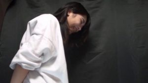 LGF-0052-D-242 日本19岁女大学生花色帆布鞋踩爆各种水果(上)