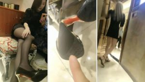 【文文文文】KTV黑丝的味道可真大（闻KTV小妹的酸臭丝袜脚，舔了脏鞋底）-97LZTD-835067233
