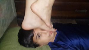 姐姐训练弟弟承重能力