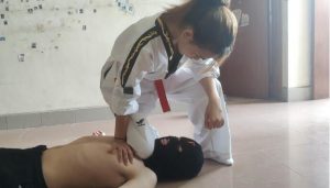 大年初三精彩不间断之梦梦女神柔道服踢顶贱狗肚子
