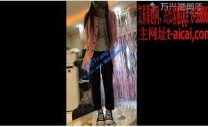 00后新人大长腿1米7。帆布鞋踩食物。踩成泥浆