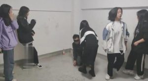 【最抗揍M】精彩-多名女学生素人狂揍狗-97LZTD-83507050