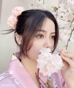 【广州冰心女王】玉足赏赐，清理高跟鞋，鞋跟插嘴深喉