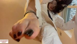 【ASMR】空手道服女巨人赤脚惩罚