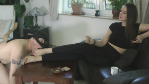 【1080p】蕾拉闺蜜iveta让男人用嘴沐足，很温柔，洗得很干净