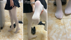 白丝脚尖下的死蚂蚁