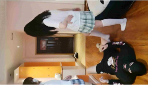 jk学生妹双人骑马，全体重踩踏