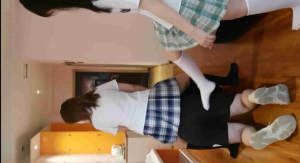 jk学生妹双人骑马，全体重踩踏