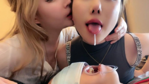 【三三】美女双S口水烟灰喂食-97LZTD-83507333
