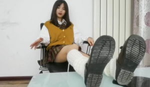娇娇小萝莉第一视角羞辱【病娇工作室】JK萝莉学生S原味鞋袜+口水羞辱