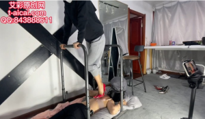 【凌然】红色12cm高跟全体重踩踏双女M 高跟跺踩后背