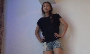 找个美女随意践踏