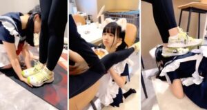 【美美子】可爱女仆伺候-踩狗爪桌底伺候骑马转胯闻鞋闻袜-97LZTD-92668