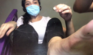 1053 - 玻璃台视角裸足碾压小青蛙-97LZTD-95031