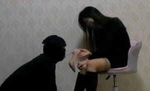 【苏州婉儿】残暴婉儿耳光不断全体重长靴细高跟踩踏丝足踩当-97LZTD-95685
