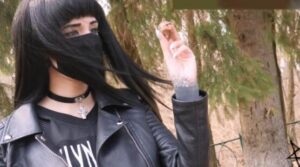 Helga Li超性感黑丝长腿帆布鞋踩蜗牛 O-190413-5-97LZTD-96501