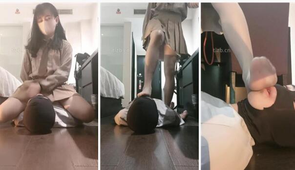 【米小唐】胯下辱高跟黑丝踩地毯狗-97LZTD-97444
