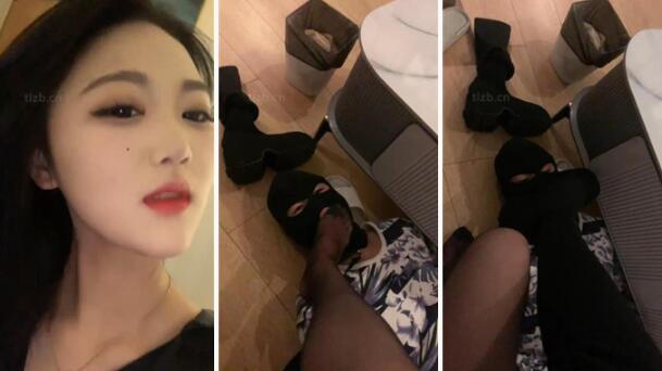 【车模尹】黑丝脚底闻舔手铐捆绑喝圣水舔脏靴底-97LZTD-97651