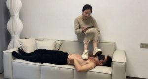 【黑丝诱惑】素人幼教老师芸芸首次露脸调教踩踏 YC-240303-5