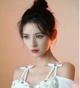 张予曦踩裆极限脚虐乳跳踩脚耳光虐脸 YC-240306-7