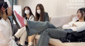 『chnnsct1818』群体羞辱全体重踩踏女同学 YC-240319-3