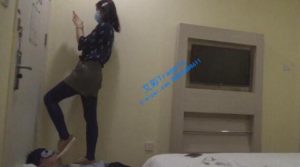 重逢女神--高个美女穿橘色帆布鞋的践踏玩弄 -97LZTD-98381