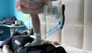 【00后小彤】lo裙公主玩弄毯子 YC-200328-2-97LZTD-98495