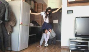 诗曼 致命腿绞！JK少女对邻家男孩的致命折磨-97LZTD-98793