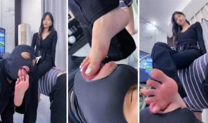 【麋鹿银儿】素人模特S-暴力虐三奴-骑马踩踏鞭打白袜捂脸提档-97LZTD-98873