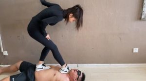 『超S·联盟』健身达人“倩姐”客串防狼演绎 YC-240408-2-97LZTD-99048