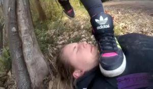 【CUCC-674精彩女女野外调教48分】性感女主野外羞辱女奴踩她 骑马喝泥水 O-810-97LZTD-99133
