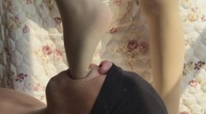 高清特写美女全体重踩踏男孩脸部 跳踩脸部变形-97LZTD-99185