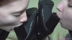 【超清女女】LGF系列两个女孩伺候主人两只脚 O-210721-97LZTD-99233