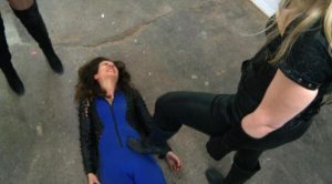 女女剧情格斗-女魔头设陷阱击败两位女英雄，并将二人变成傀儡！O-201112-97LZTD-99234