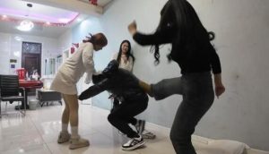 校园暴力之无理由群殴-97LZTD-99468