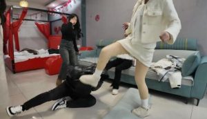 校园暴力之无理由群殴-97LZTD-99468