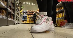 女路人瑜伽裤空军帆布鞋商店无意识碾水果-97LZTD-99753