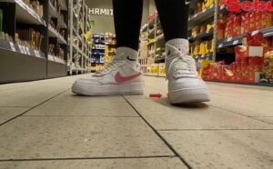 女路人瑜伽裤空军帆布鞋商店无意识碾水果-97LZTD-99753