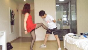 来自红裙小姐姐的黑丝脚疼爱-97LZTD-99817