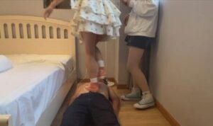 【208少女宿舍】双S匡威床上踩踏贱狗，从床上往下蹦 YC-240427-2-97LZTD-99819