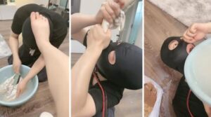 【黑泽兮】重口-喝超脏洗鞋水物化人体擦鞋器【双视角版】-97LZTD-99852