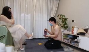 小鱼姐姐12cm白色超高跟全体重踩踏乳头肚脐，惩罚不听话弟弟 YC-240430-97LZTD-99912