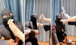 【凯瑟琳】健身后脏鞋白袜辱嘴叼鞋袜塞嘴-97LZTD-99922