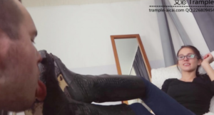 【超清UNDER GIRLS FEET】美女的超脏靴子，满是泥巴，全部吃掉舔干净 170908-2-97LZTD-146386