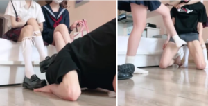 JK美少女双s小主白袜踢裆踩裆双人踩踏脚奴 jk制服小姐姐恋足调教-97LZTD-146495