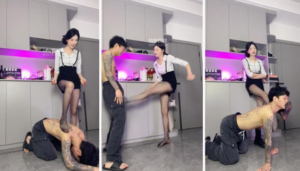 【煎饼狗子】精神小妹黑丝虐杀纹身男-97LZTD-146514