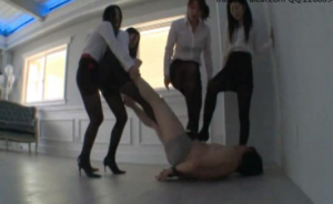 【日本SM调教】四女暴力踢裆-97LZTD-146911