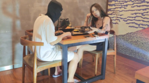超唯美裸足12CM凉高Yuki主人在日料店给贱狗制作超恶心中秋晚餐-97LZTD-34772