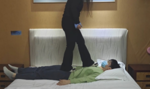 【啦啦啦】新开发的微胖小姐姐踩踏-97LZTD-8345415601