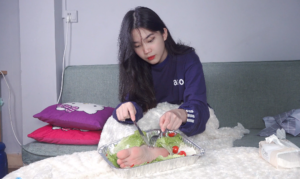 小莹沙拉面包美脚-97LZTDGXFC-000003132703585